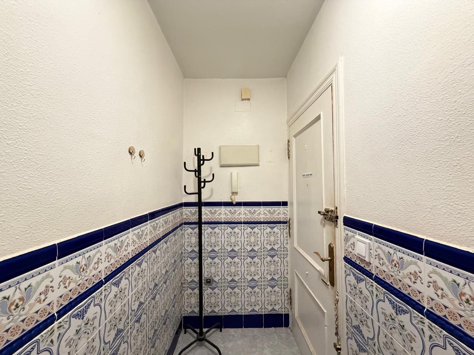 1-Bedroom Apartment in Estacion de Autobuses, Torrevieja - Image 5