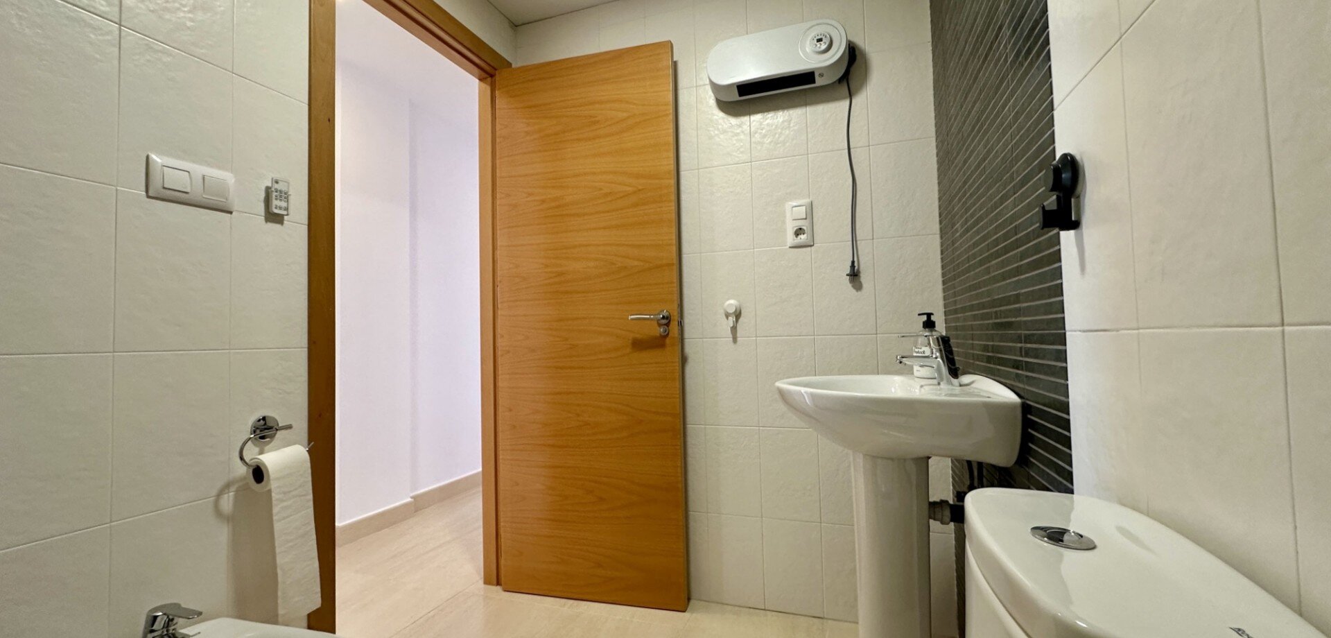 3-Bedroom Apartment in Pueblo 9, San Miguel de Salinas - Image 28