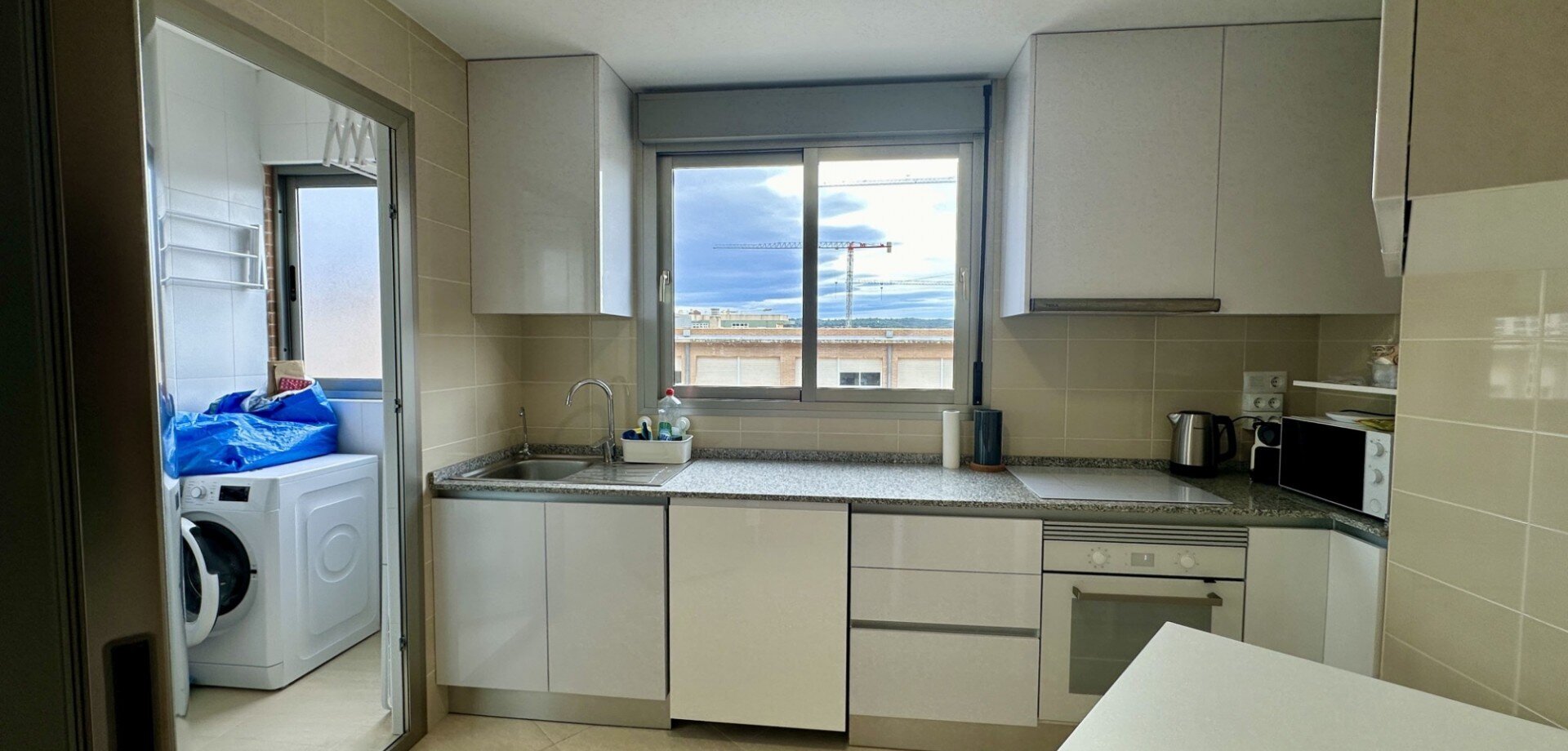 3-Bedroom Apartment in Pueblo 9, San Miguel de Salinas - Image 5