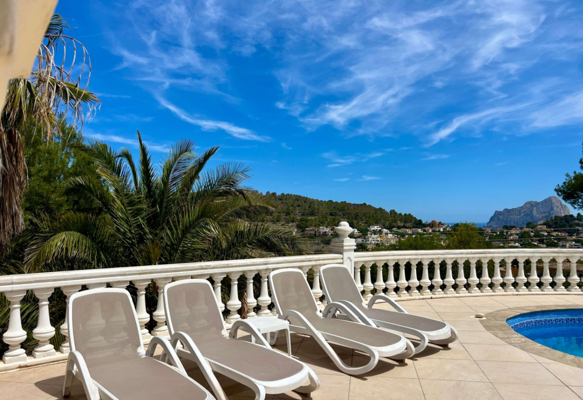 4-Bedroom Detached House in  Calpe - Image 10