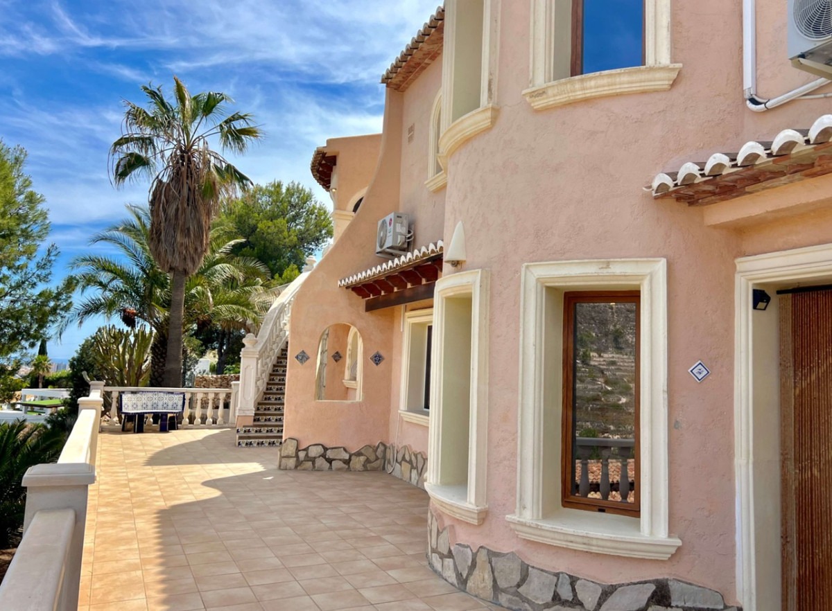 4-Bedroom Detached House in  Calpe - Image 20