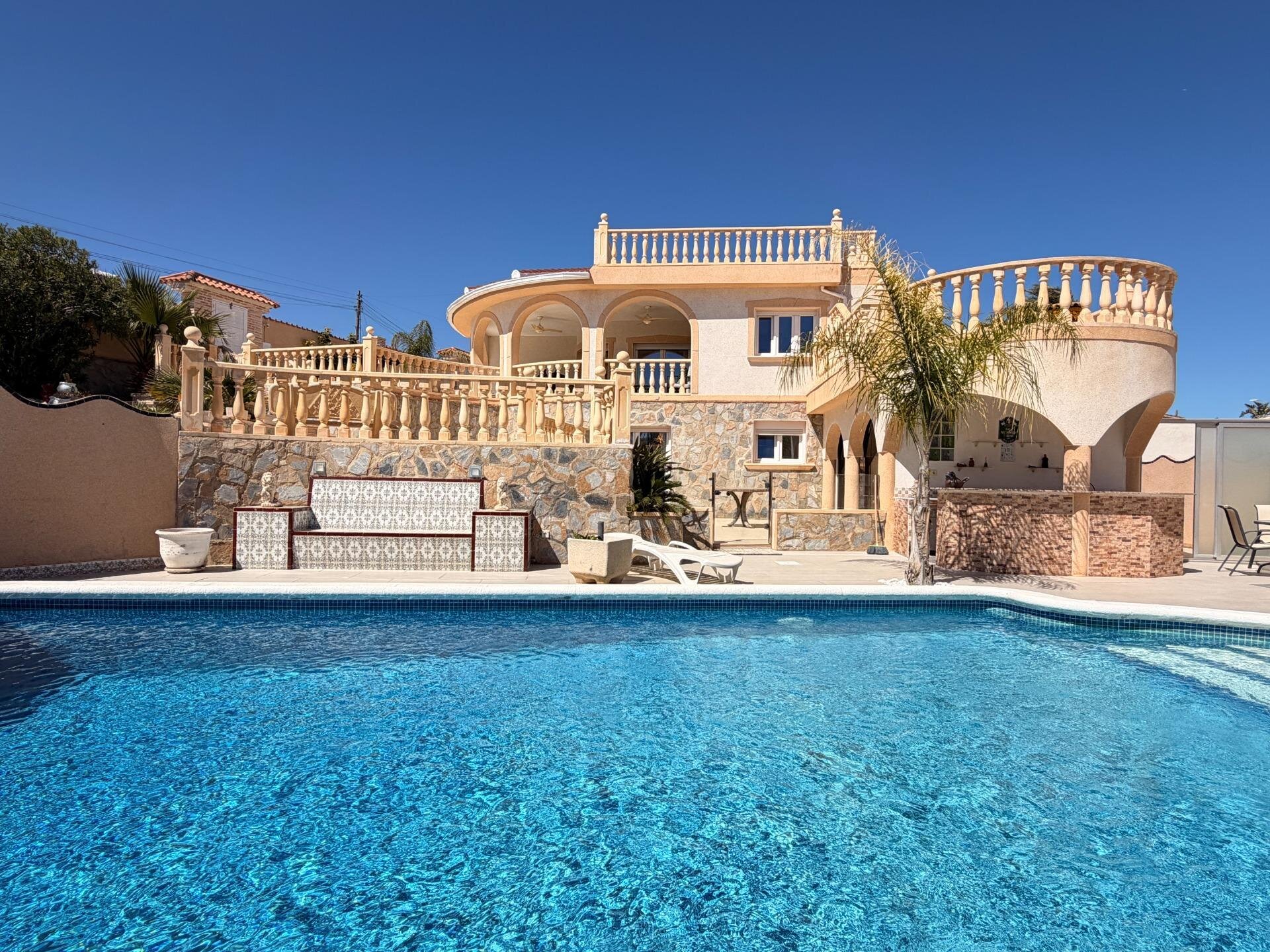 5-Bedroom Villa in Centro de la Ciudad Quesada, Rojales - Image 1