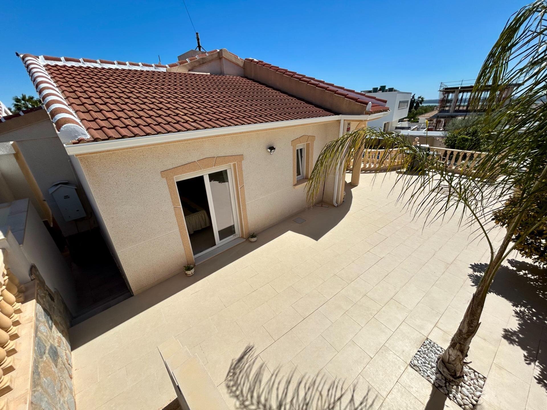 5-Bedroom Villa in Centro de la Ciudad Quesada, Rojales - Image 13