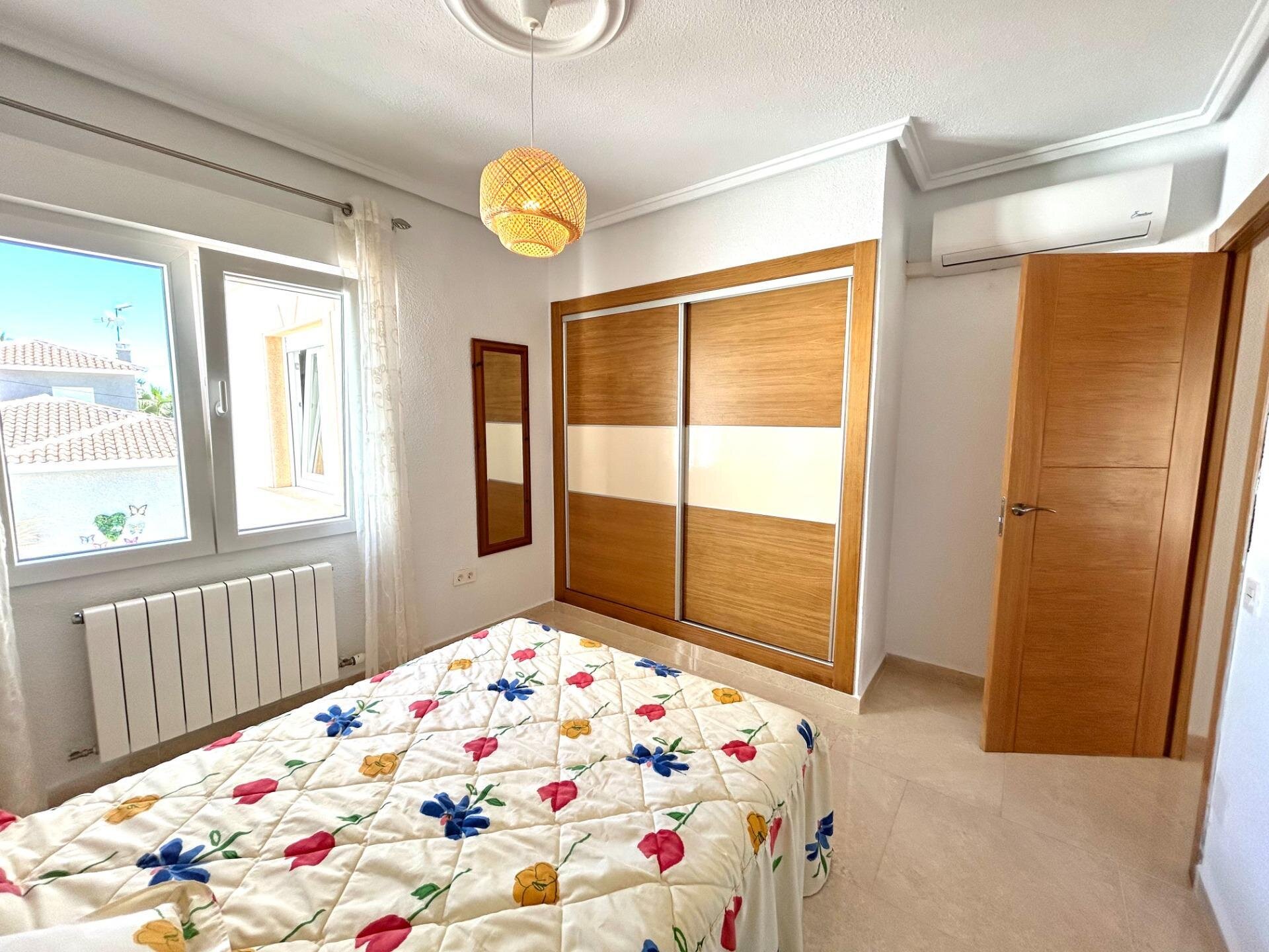 5-Bedroom Villa in Centro de la Ciudad Quesada, Rojales - Image 17