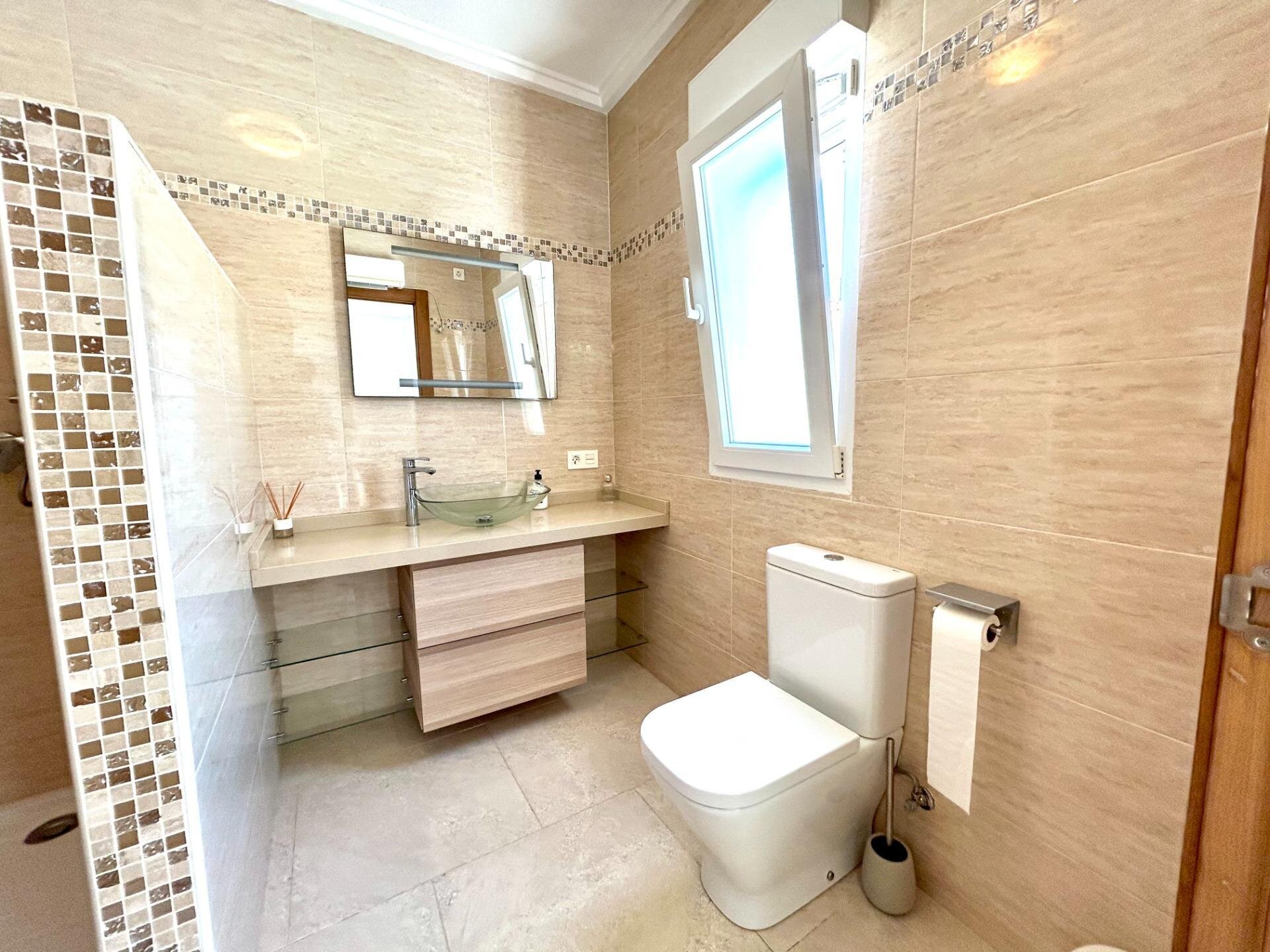 5-Bedroom Villa in Centro de la Ciudad Quesada, Rojales - Image 18