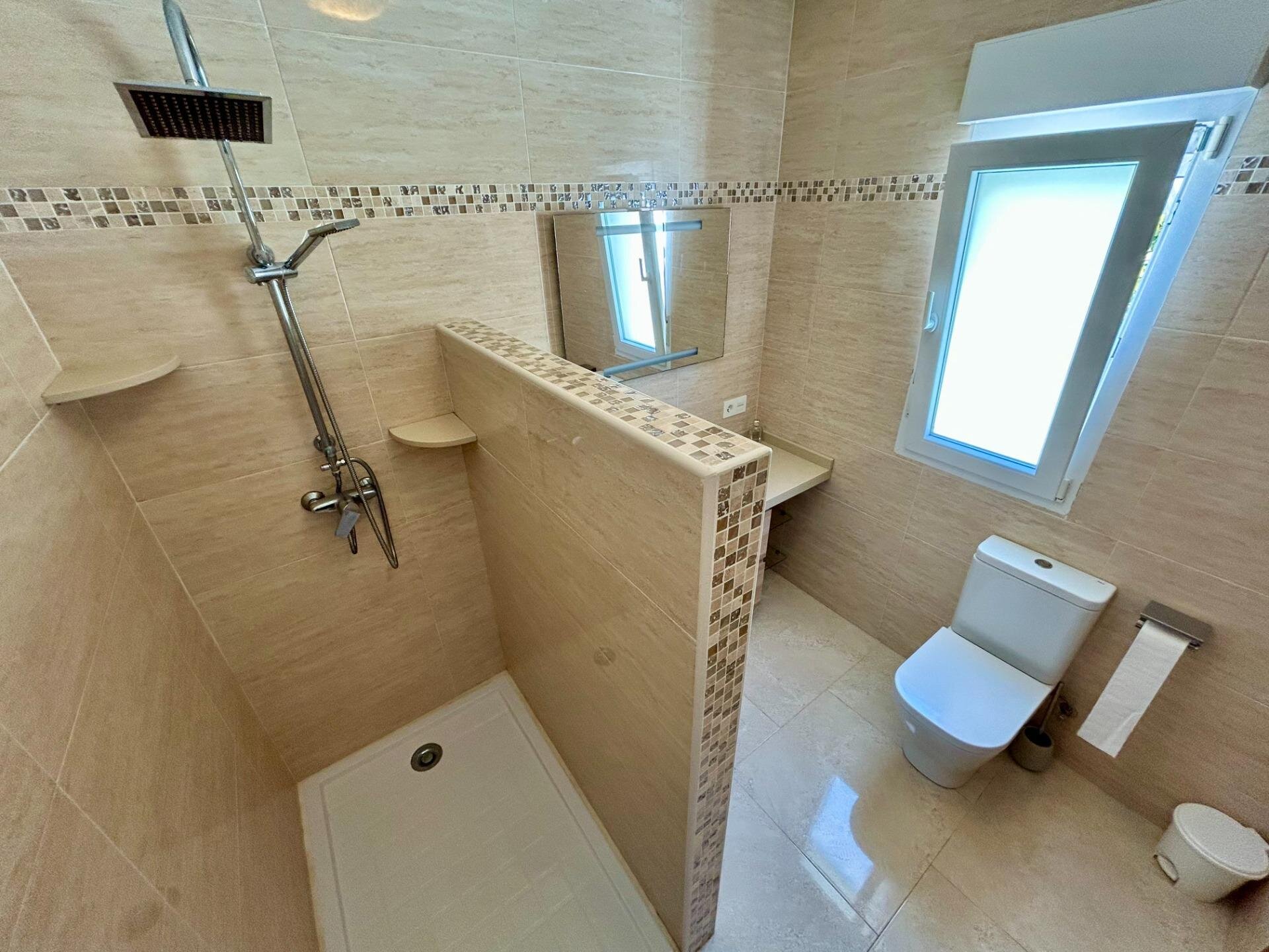 5-Bedroom Villa in Centro de la Ciudad Quesada, Rojales - Image 19