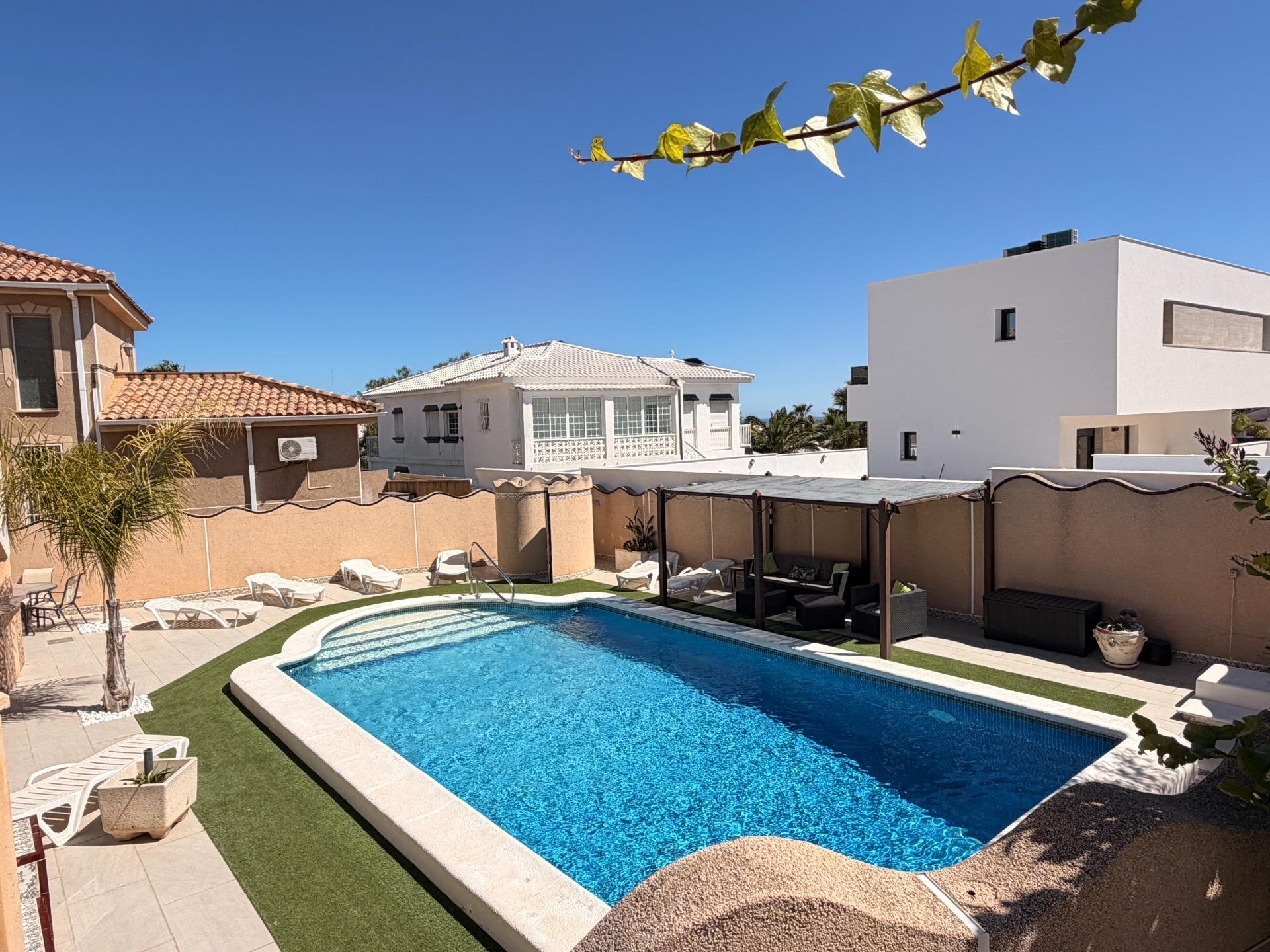 5-Bedroom Villa in Centro de la Ciudad Quesada, Rojales - Image 41