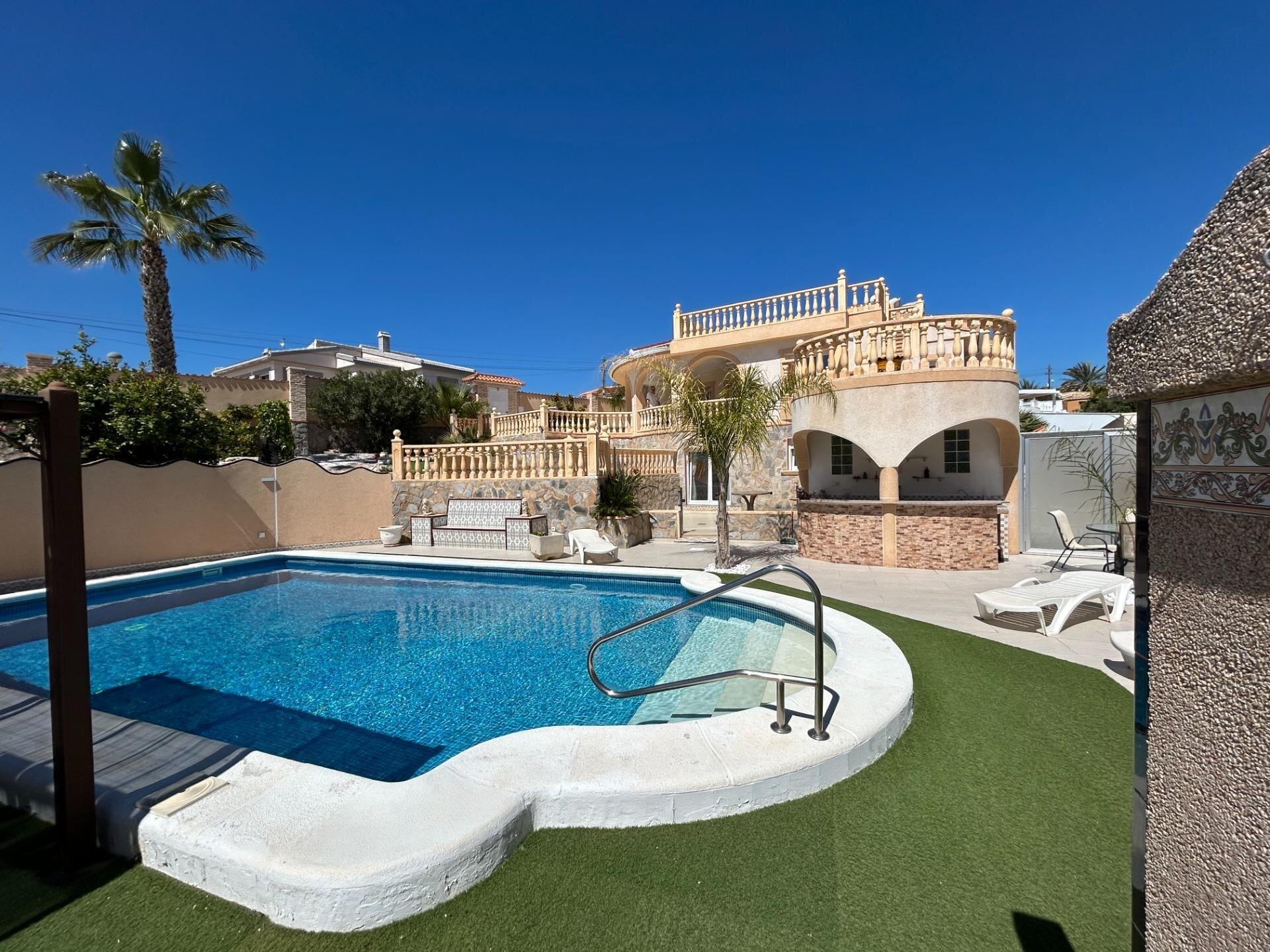 5-Bedroom Villa in Centro de la Ciudad Quesada, Rojales - Image 45