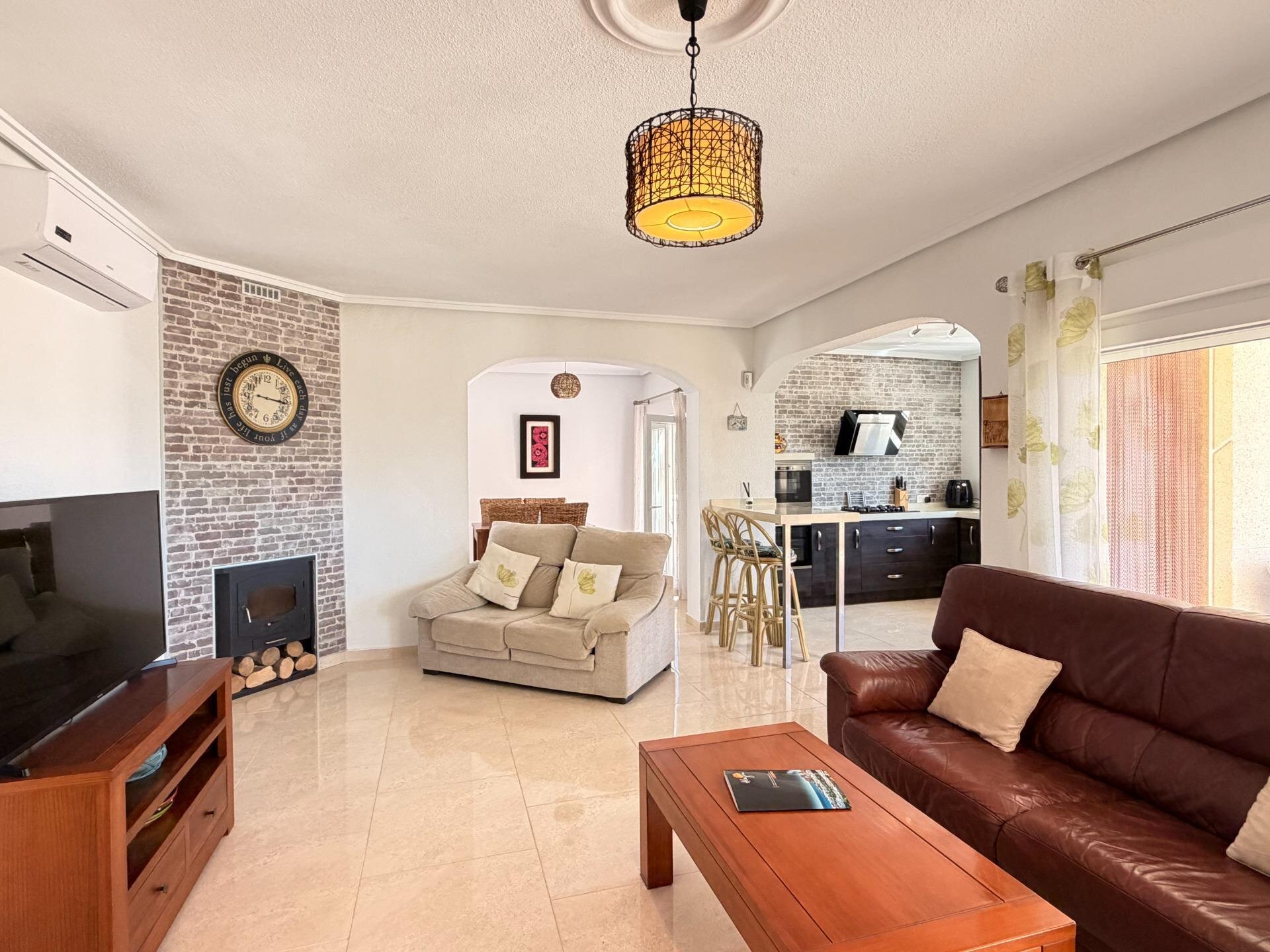 5-Bedroom Villa in Centro de la Ciudad Quesada, Rojales - Image 6
