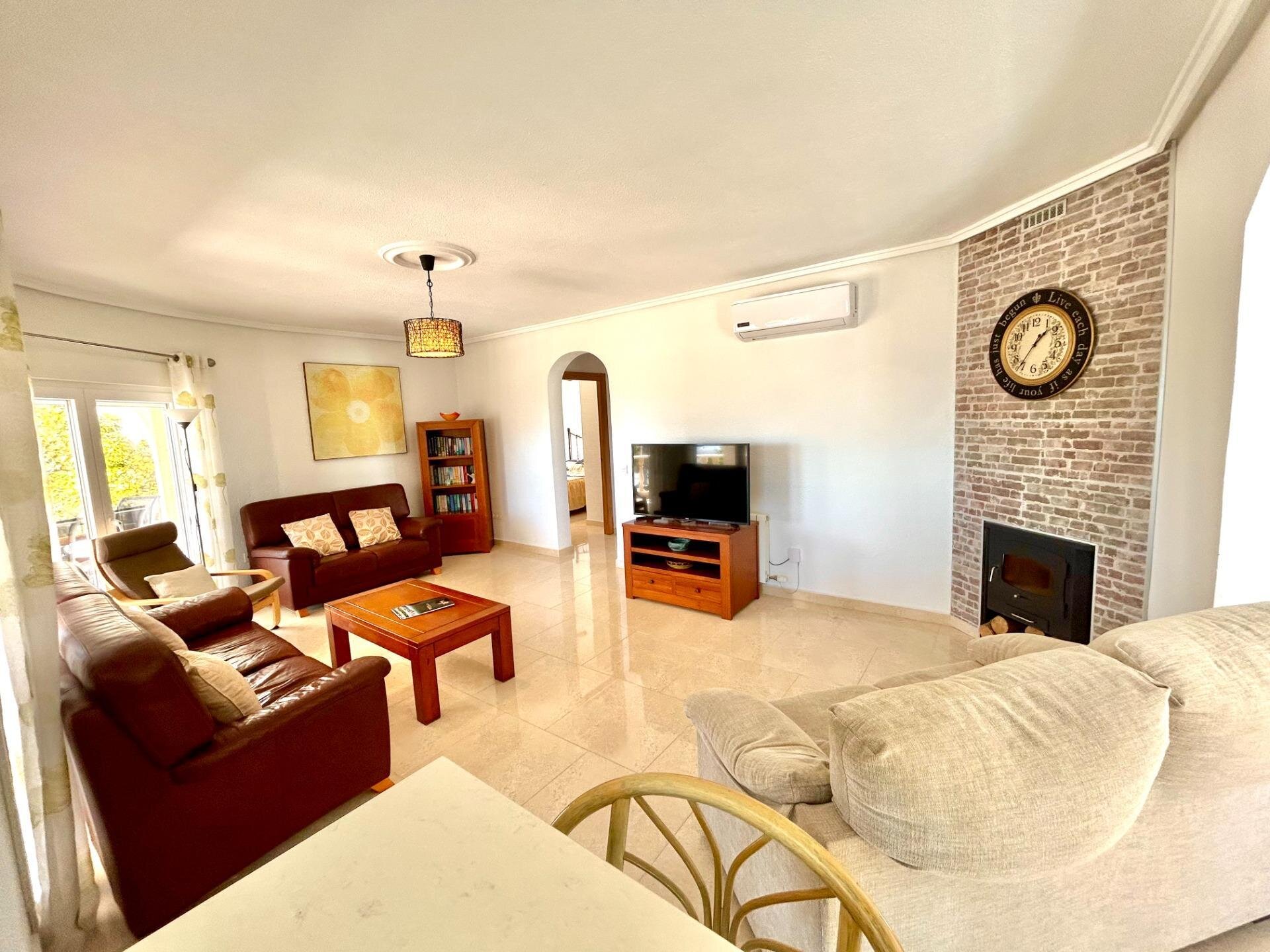 5-Bedroom Villa in Centro de la Ciudad Quesada, Rojales - Image 7