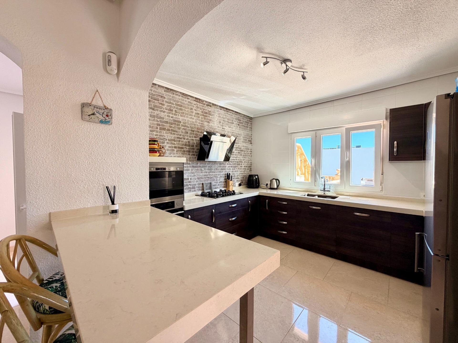 5-Bedroom Villa in Centro de la Ciudad Quesada, Rojales - Image 9