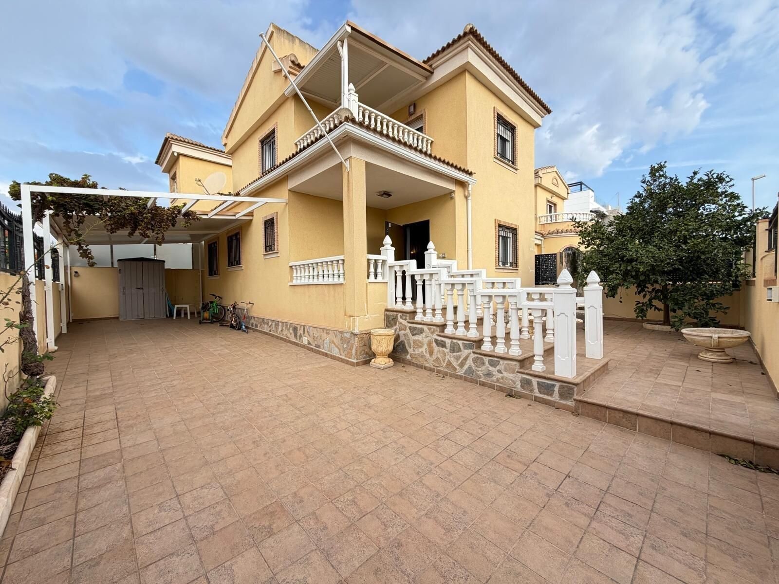 4-Bedroom Villa in Lomas de Don Juan, Orihuela Costa - Image 1