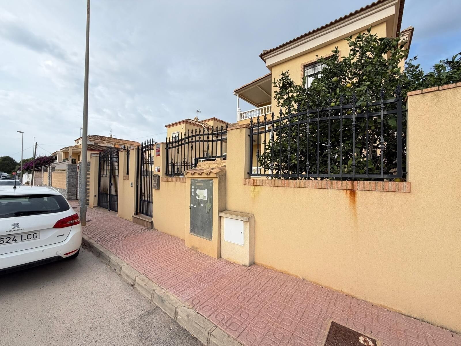 4-Bedroom Villa in Lomas de Don Juan, Orihuela Costa - Image 2