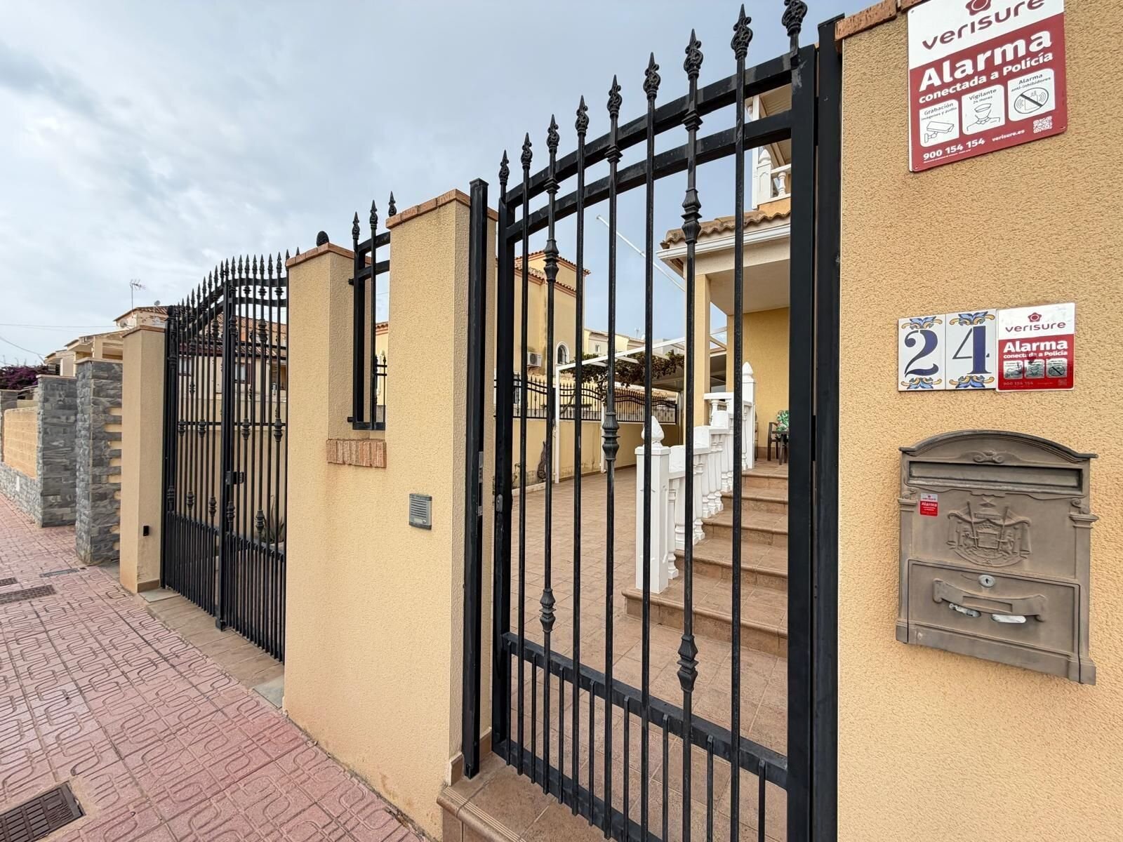 4-Bedroom Villa in Lomas de Don Juan, Orihuela Costa - Image 3