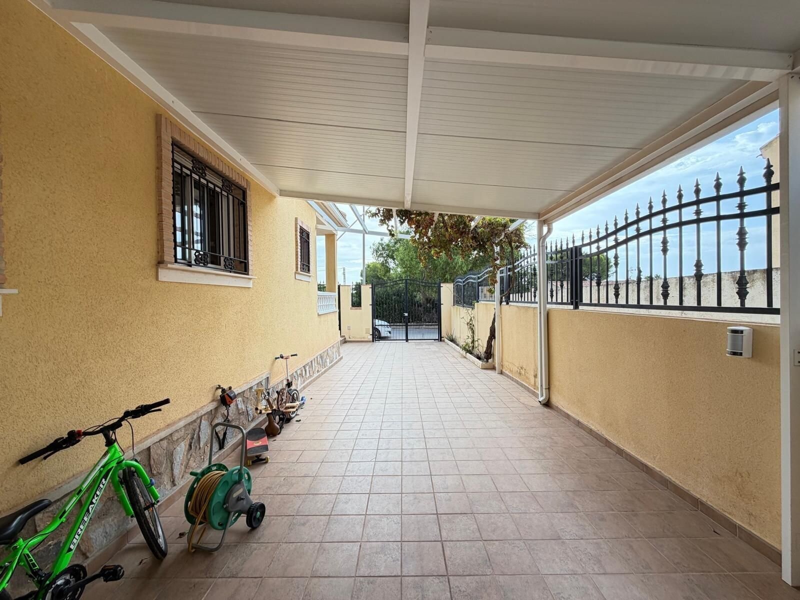 4-Bedroom Villa in Lomas de Don Juan, Orihuela Costa - Image 9