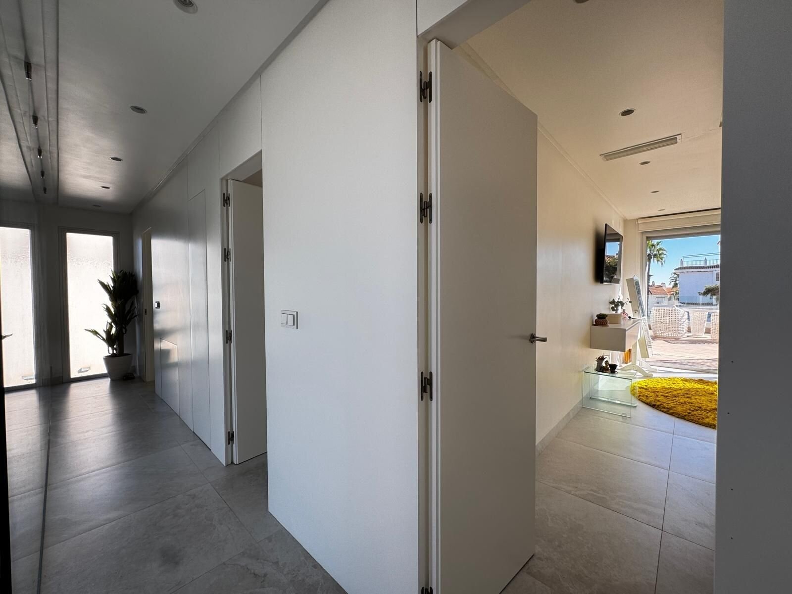 Villa de 4 Dormitorios en Campoamor, Orihuela Costa - Image 37