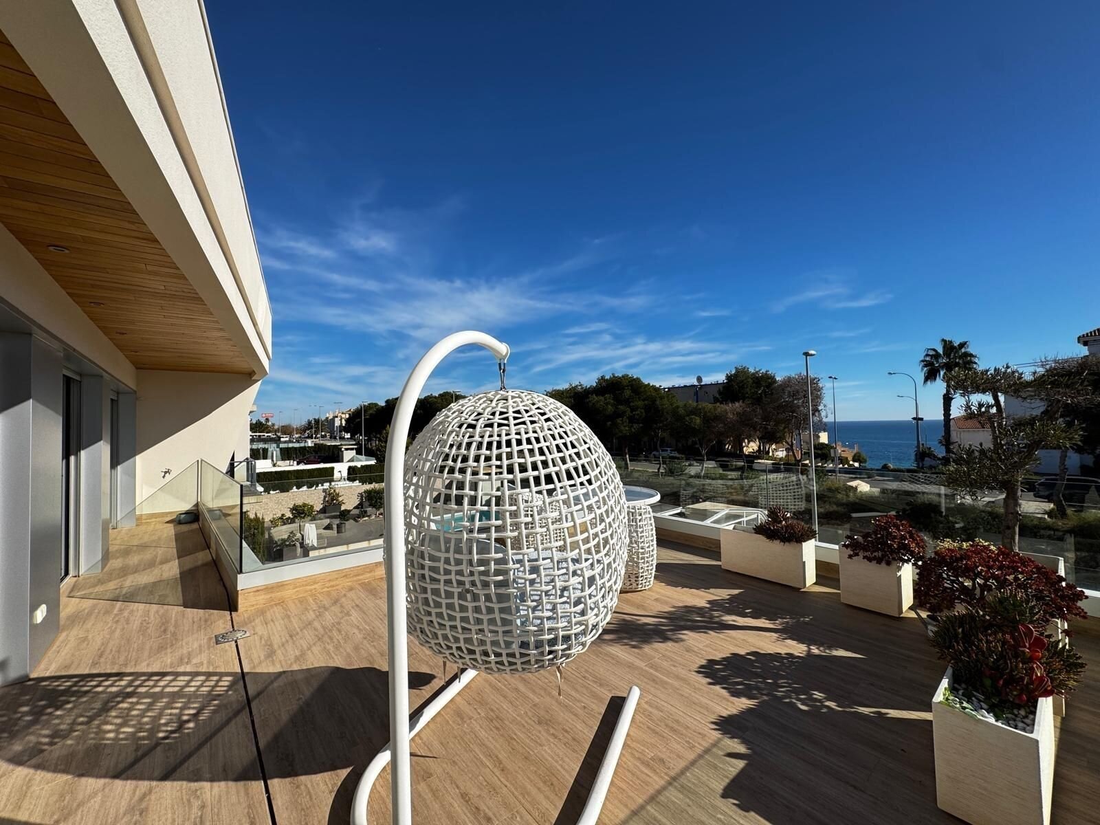 Villa de 4 Dormitorios en Campoamor, Orihuela Costa - Image 44