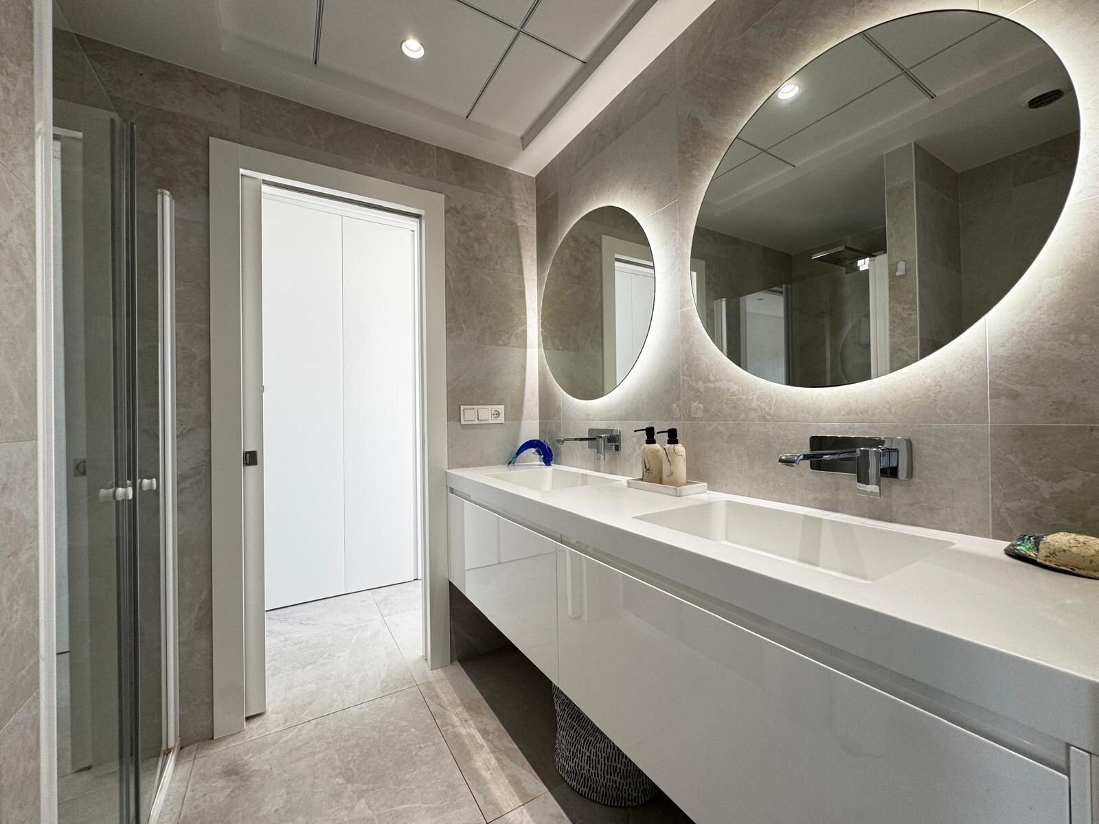 Villa de 4 Dormitorios en Campoamor, Orihuela Costa - Image 48