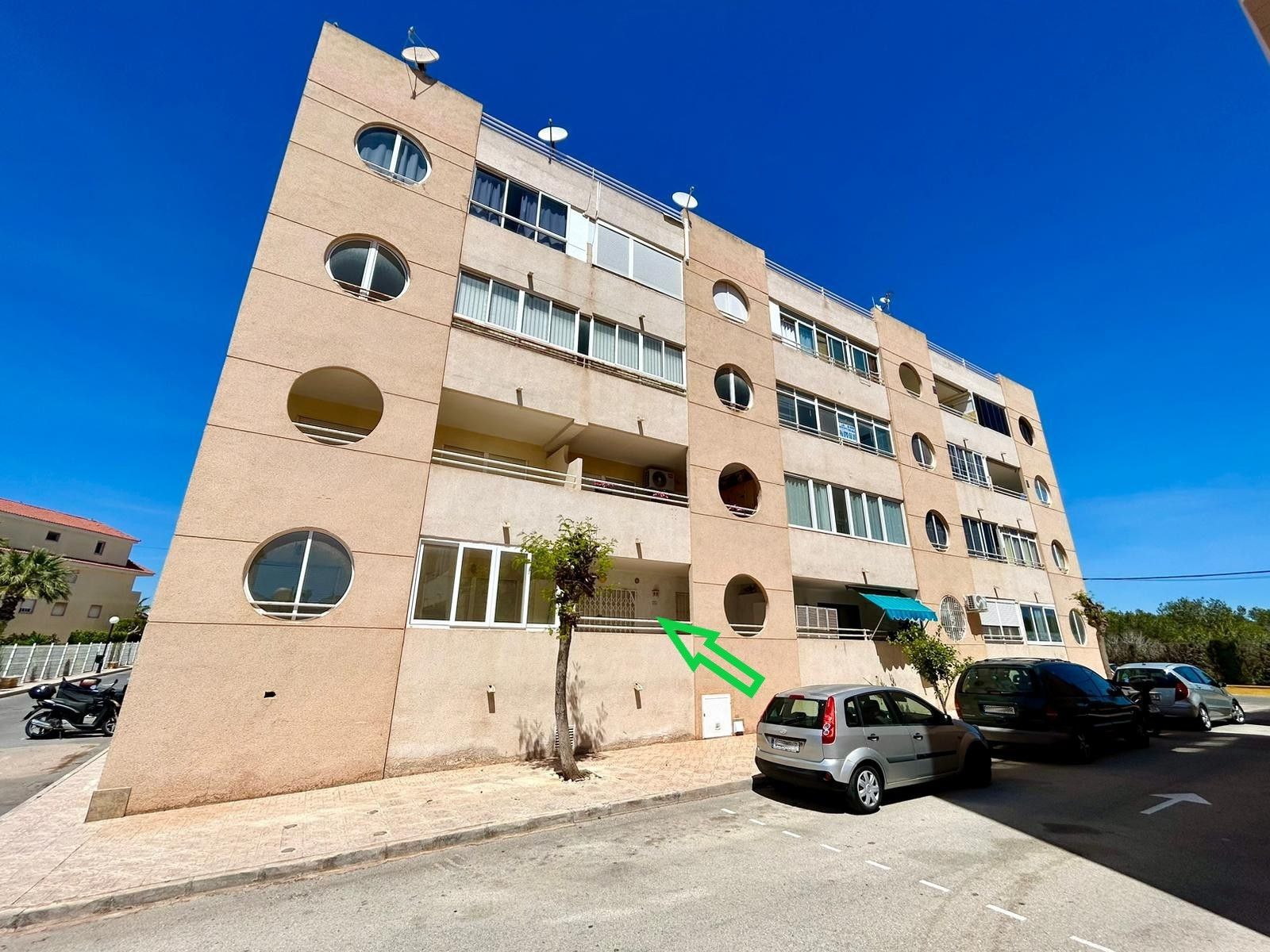 2-Bedroom Apartment in La Siesta - El Salado - Torreta, Torrevieja - Image 11
