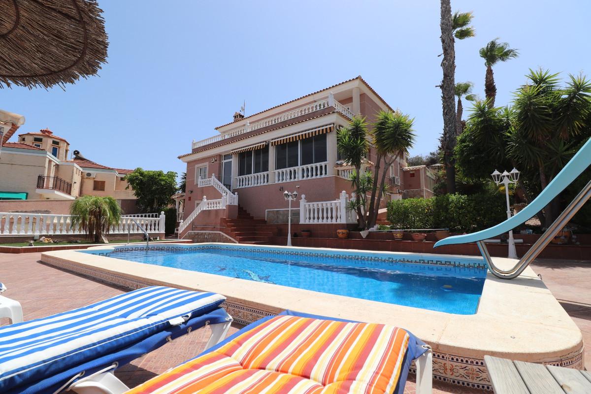 4-Bedroom Detached House in Algorfa | Sunny Casas - Cost... - Image 1