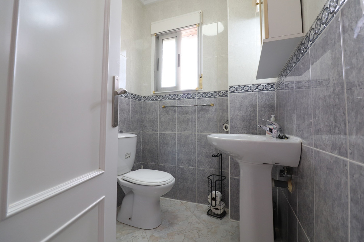 4-Bedroom Detached House in Algorfa | Sunny Casas - Cost... - Image 25