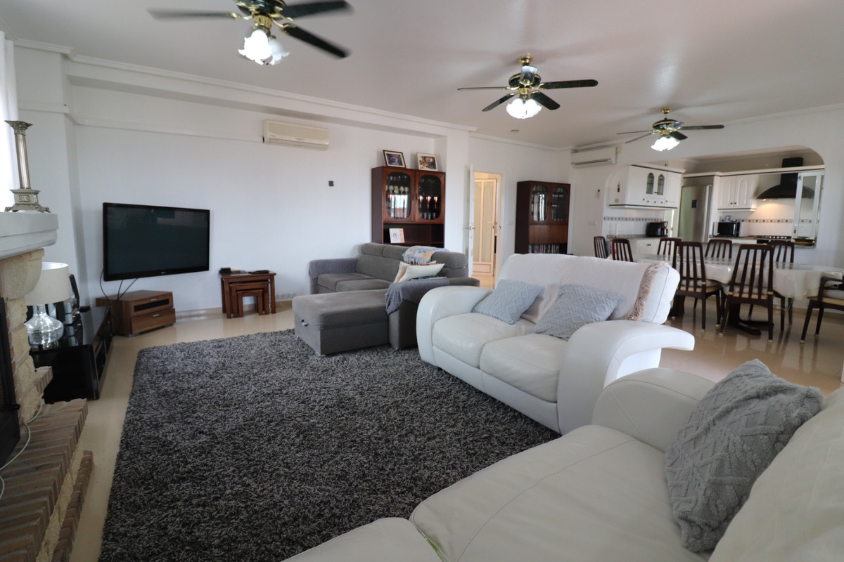 4-Bedroom Detached House in Algorfa | Sunny Casas - Cost... - Image 8