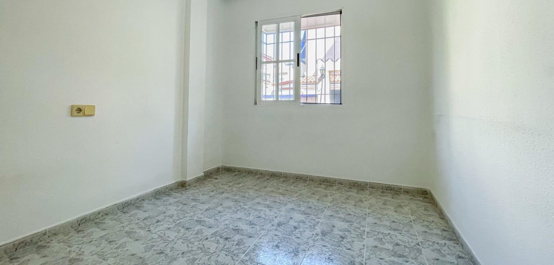 2-Bedroom Bungalow in Playa Flamenca, Orihuela Costa - Image 13