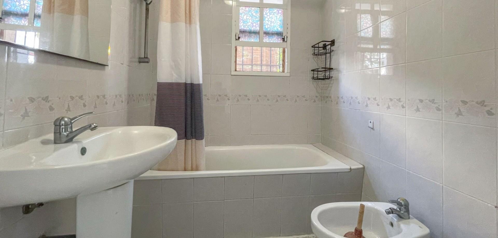 2-Bedroom Bungalow in Playa Flamenca, Orihuela Costa - Image 15