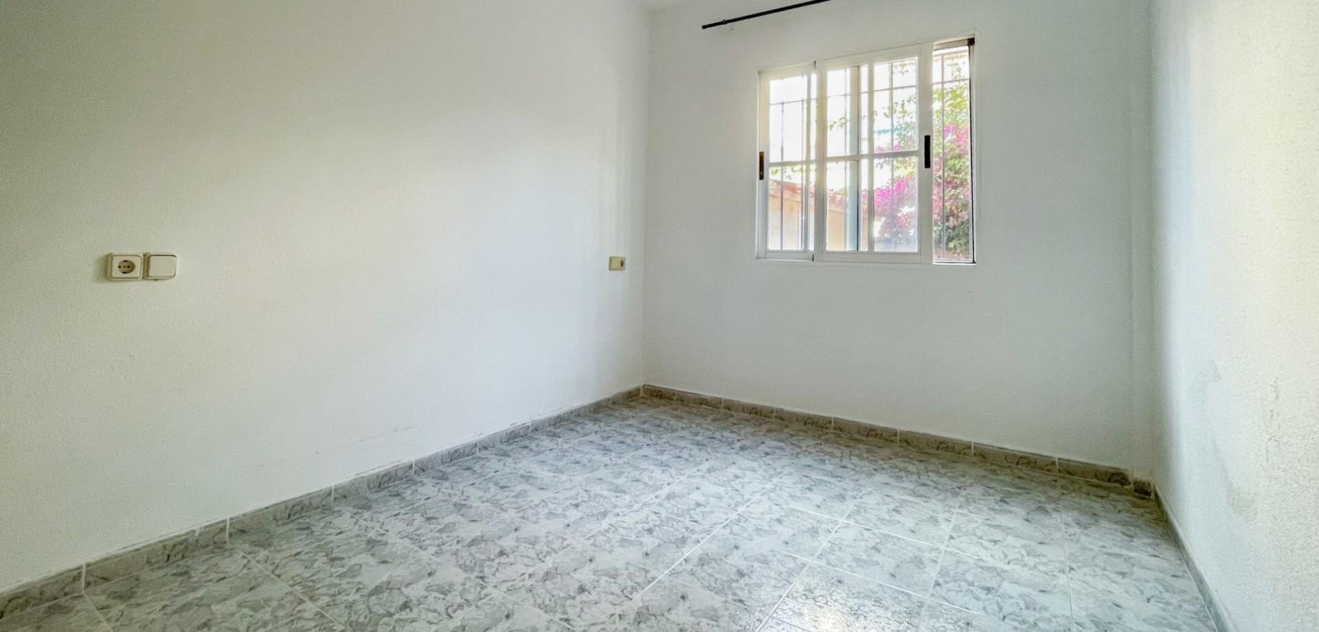 2-Bedroom Bungalow in Playa Flamenca, Orihuela Costa - Image 17