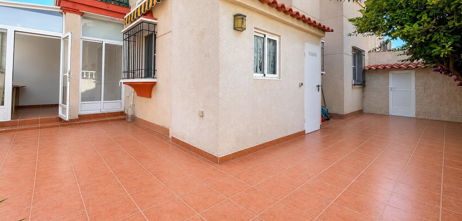 2-Bedroom Bungalow in Playa Flamenca, Orihuela Costa - Image 2