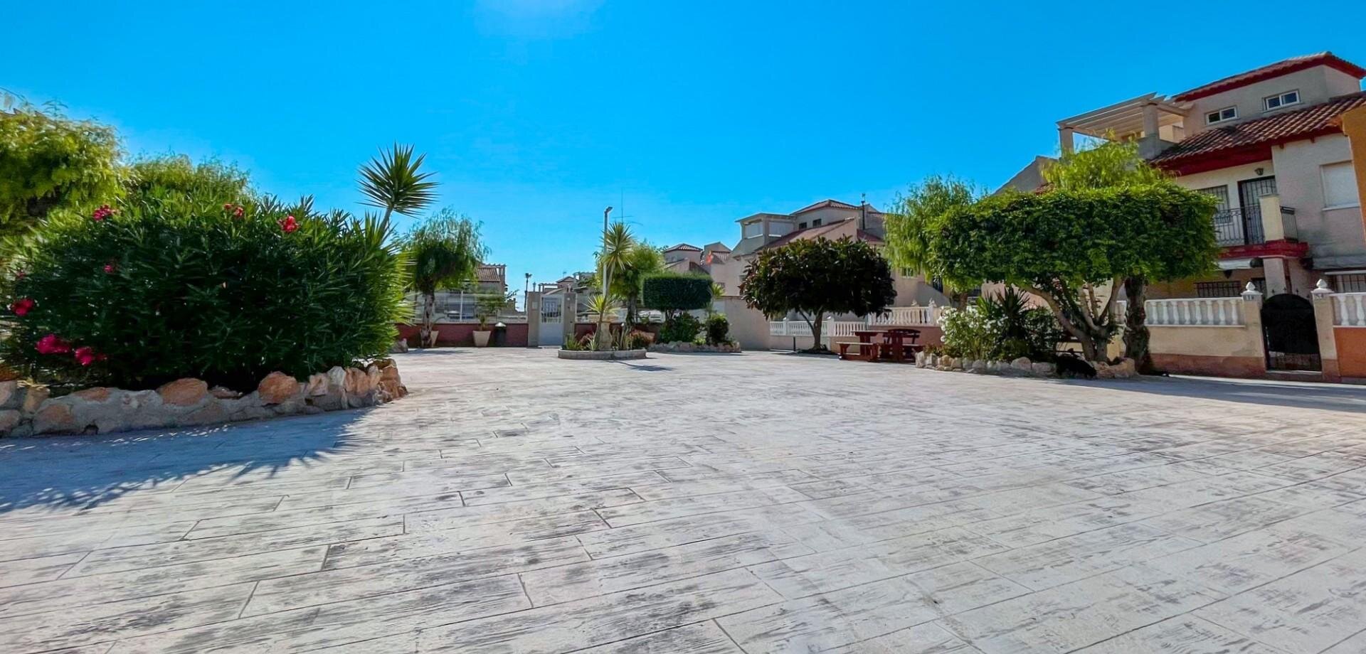 2-Bedroom Bungalow in Playa Flamenca, Orihuela Costa - Image 22