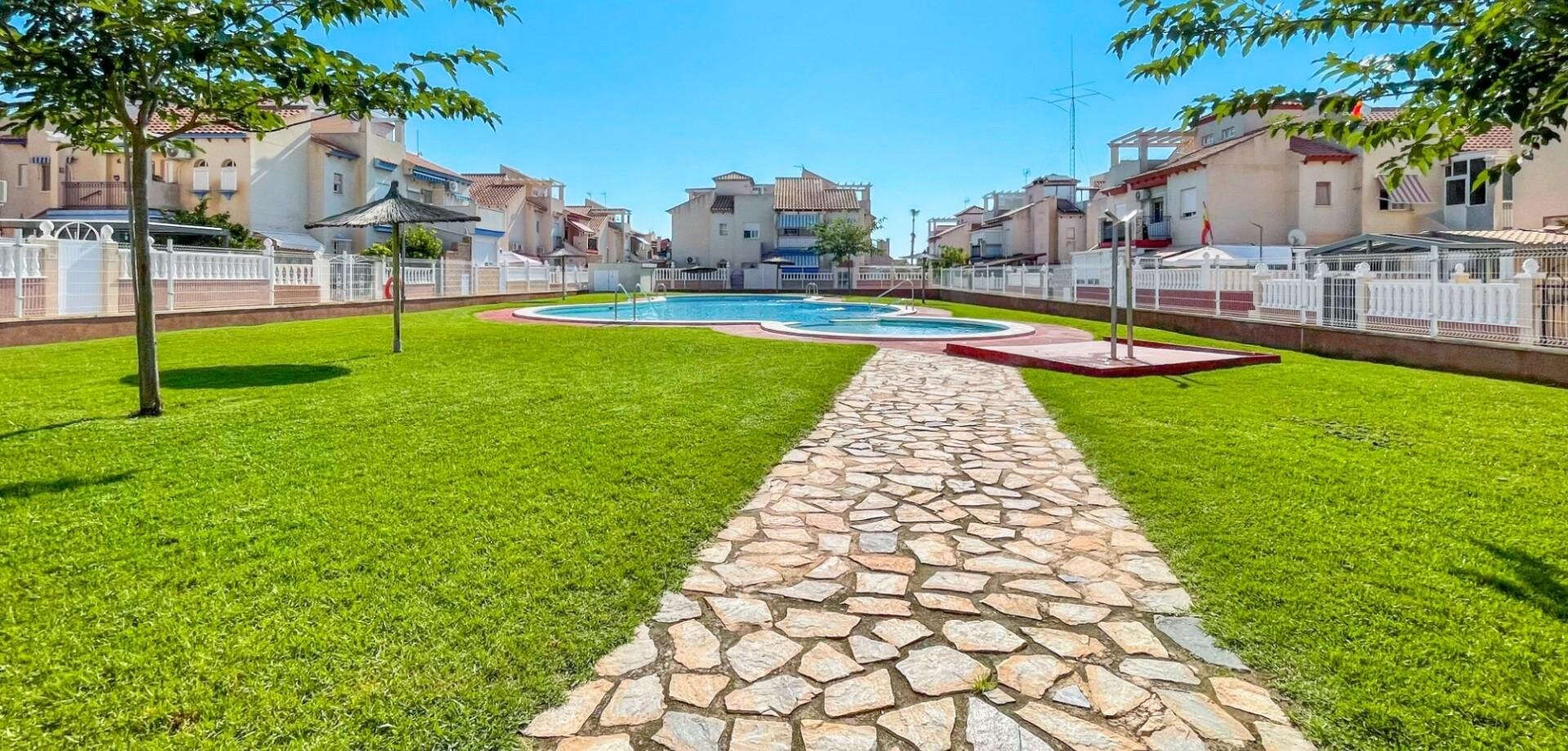 2-Bedroom Bungalow in Playa Flamenca, Orihuela Costa - Image 4