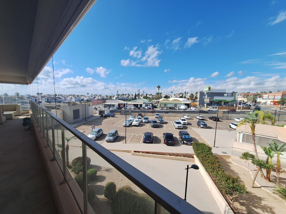 Tussenwoning met 4 Slaapkamers in  Orihuela Costa | Sunny... - Image 1