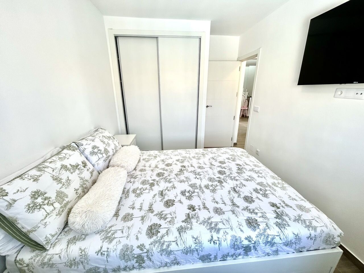 5-Bedroom Villa in Villamartin, Orihuela Costa - Image 10