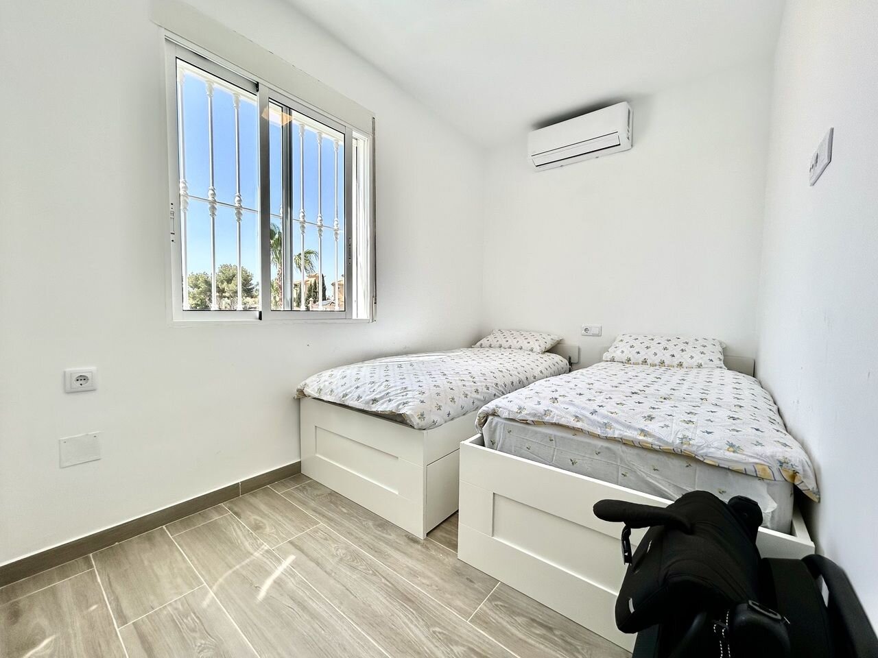 5-Bedroom Villa in Villamartin, Orihuela Costa - Image 11