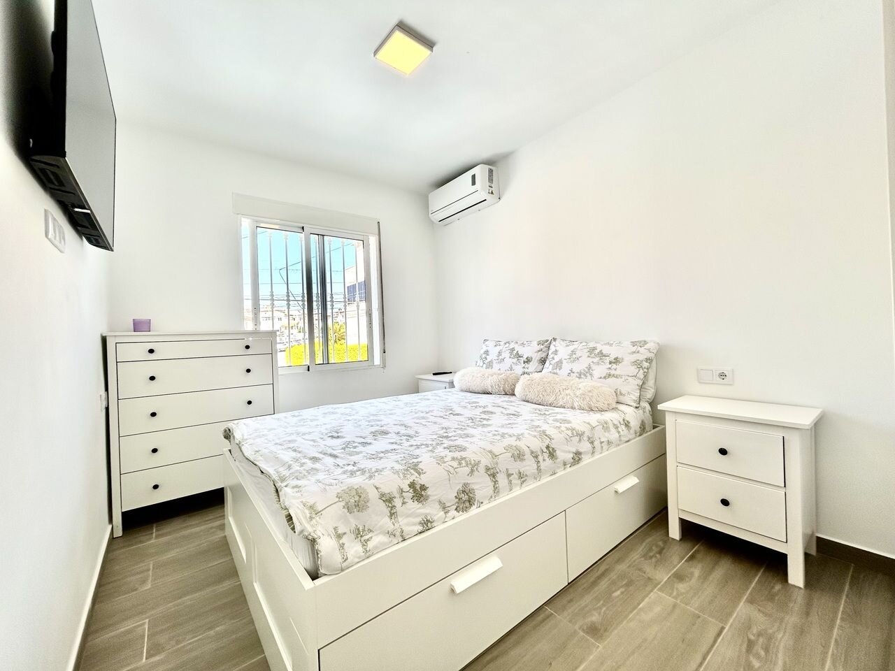 5-Bedroom Villa in Villamartin, Orihuela Costa - Image 9