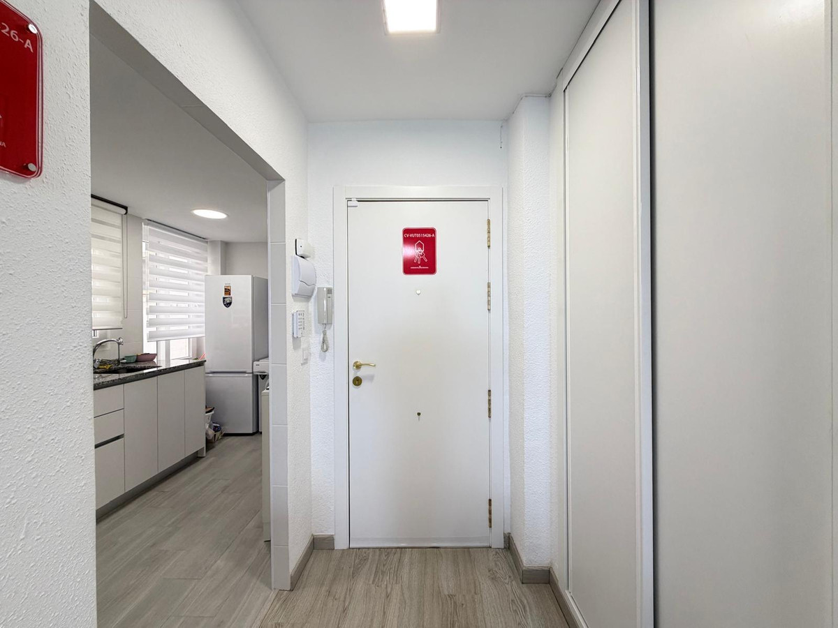 3-Bedroom Middle Floor Apartment in  Torrevieja | Sunny C... - Image 2