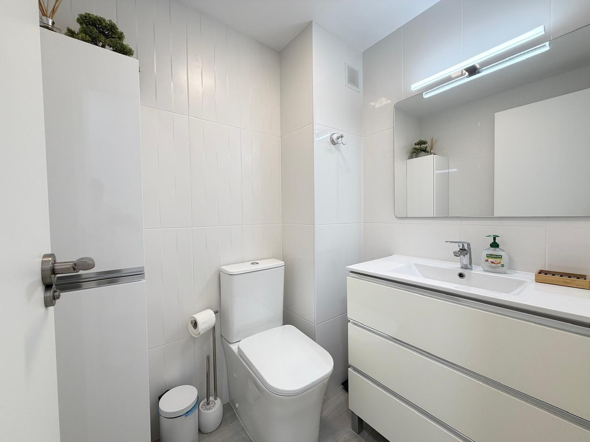 3-Bedroom Middle Floor Apartment in  Torrevieja | Sunny C... - Image 24