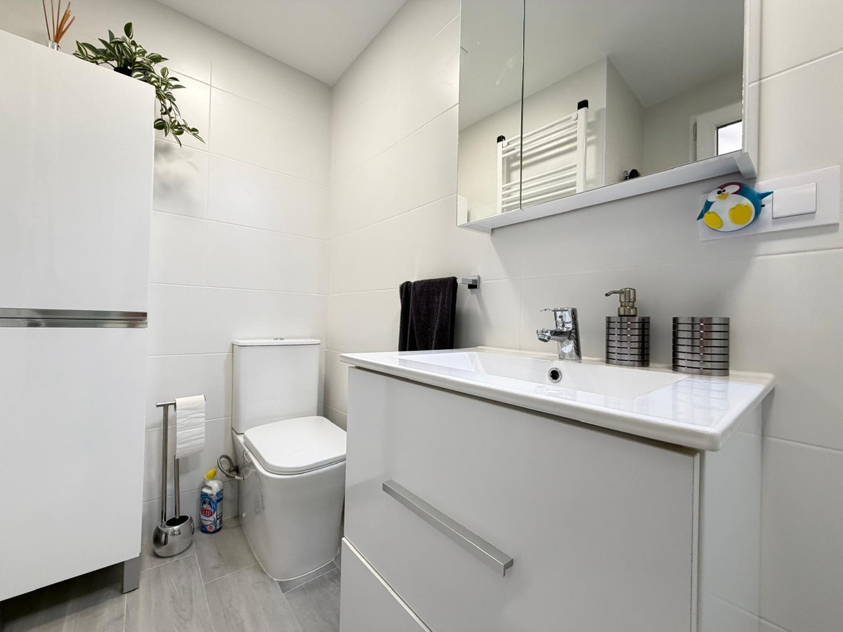 3-Bedroom Middle Floor Apartment in  Torrevieja | Sunny C... - Image 25