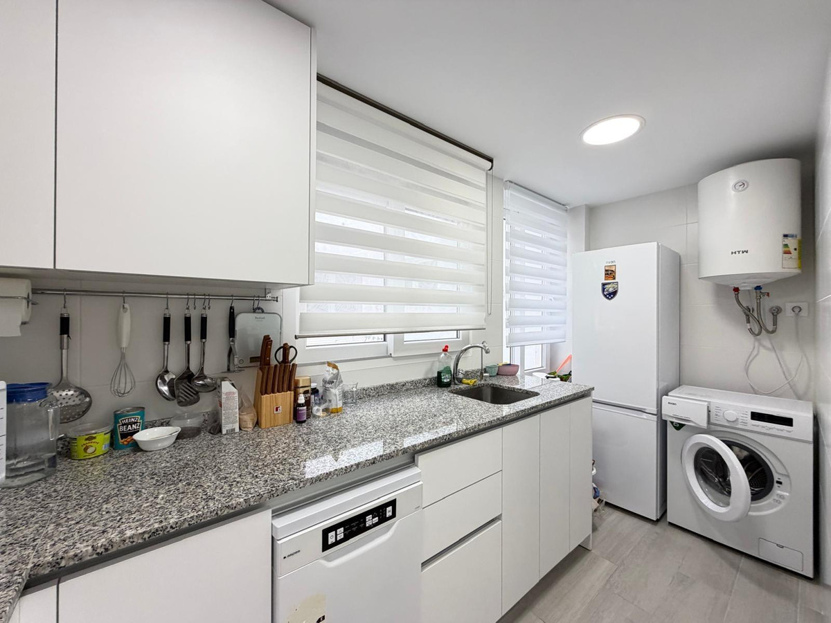 3-Bedroom Middle Floor Apartment in  Torrevieja | Sunny C... - Image 4