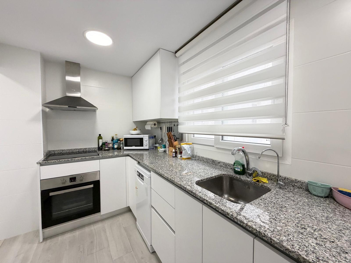 3-Bedroom Middle Floor Apartment in  Torrevieja | Sunny C... - Image 7