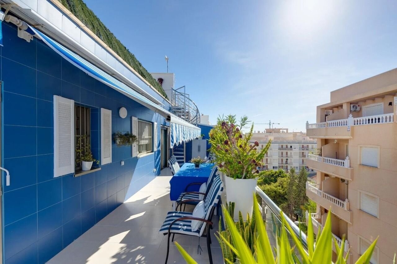 3-Bedroom Penthouse in Habaneras, Torrevieja - Image 2