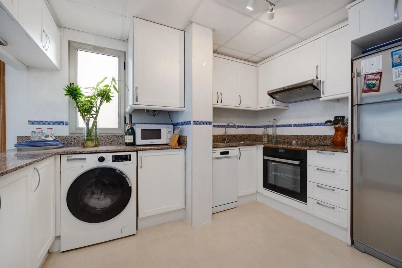 3-Bedroom Penthouse in Habaneras, Torrevieja - Image 5