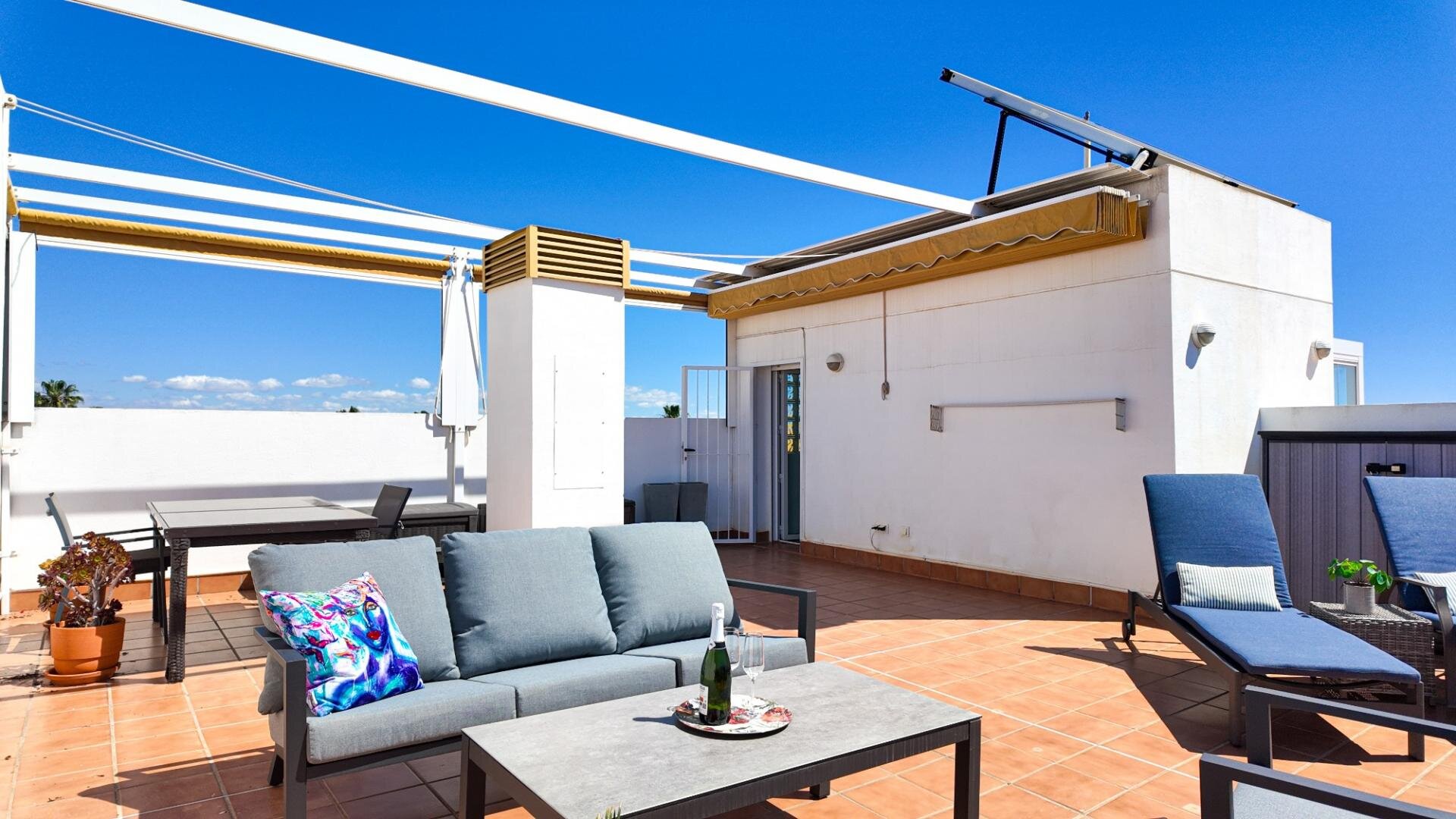 2-Bedroom Apartment in Lomas de Cabo Roig, Orihuela Costa - Image 9