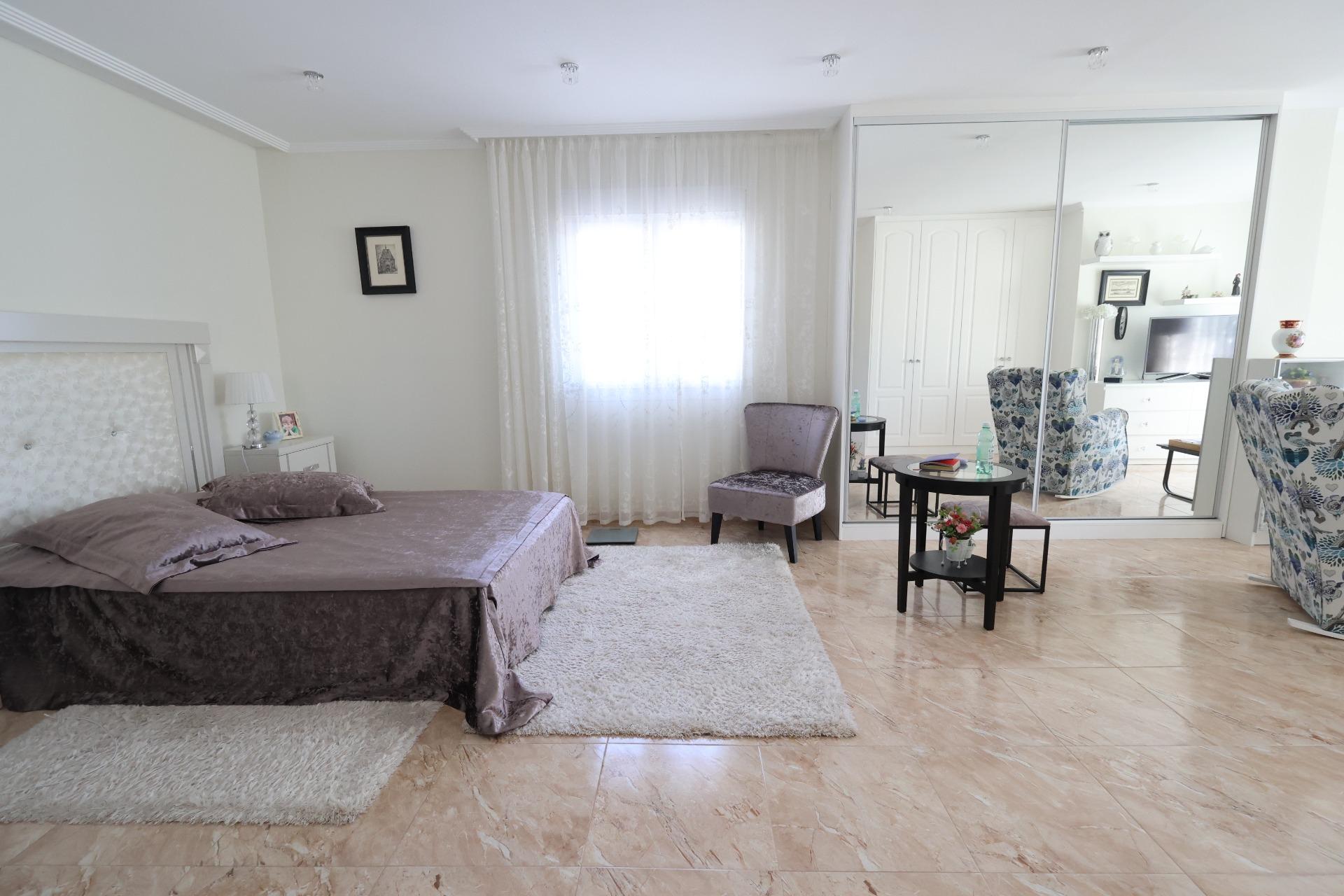 5-Bedroom Villa in Los Balcones - Los Altos del Edén, Torrevieja - Image 12