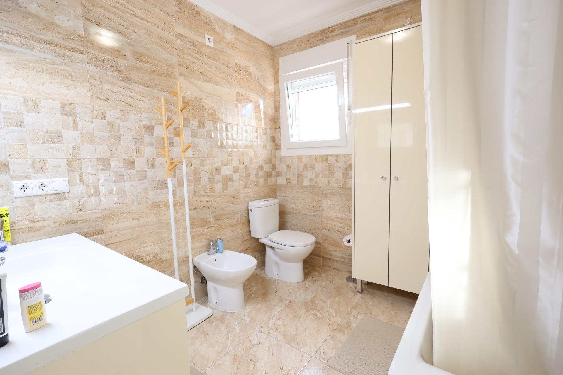 5-Bedroom Villa in Los Balcones - Los Altos del Edén, Torrevieja - Image 18