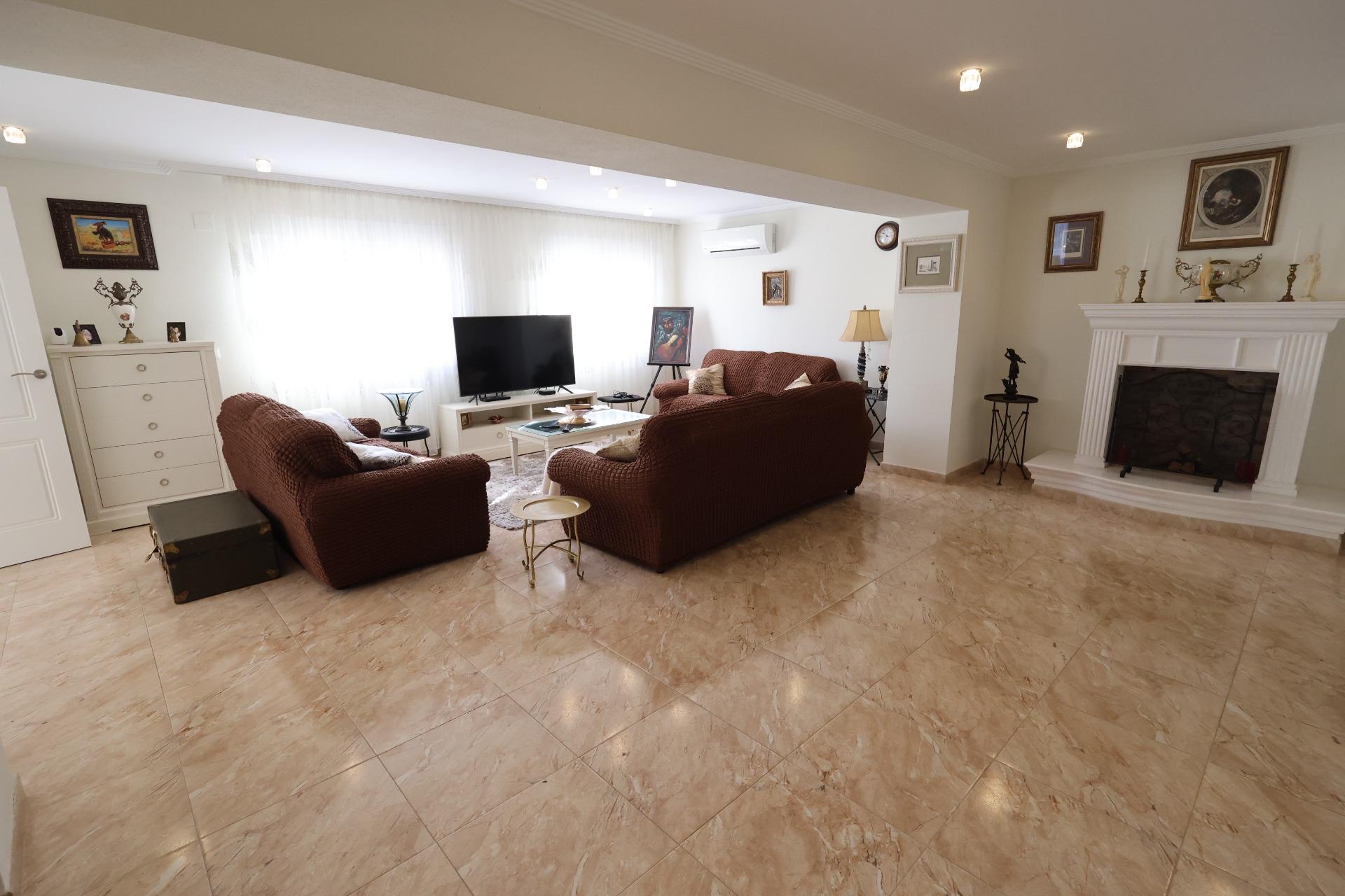5-Bedroom Villa in Los Balcones - Los Altos del Edén, Torrevieja - Image 20