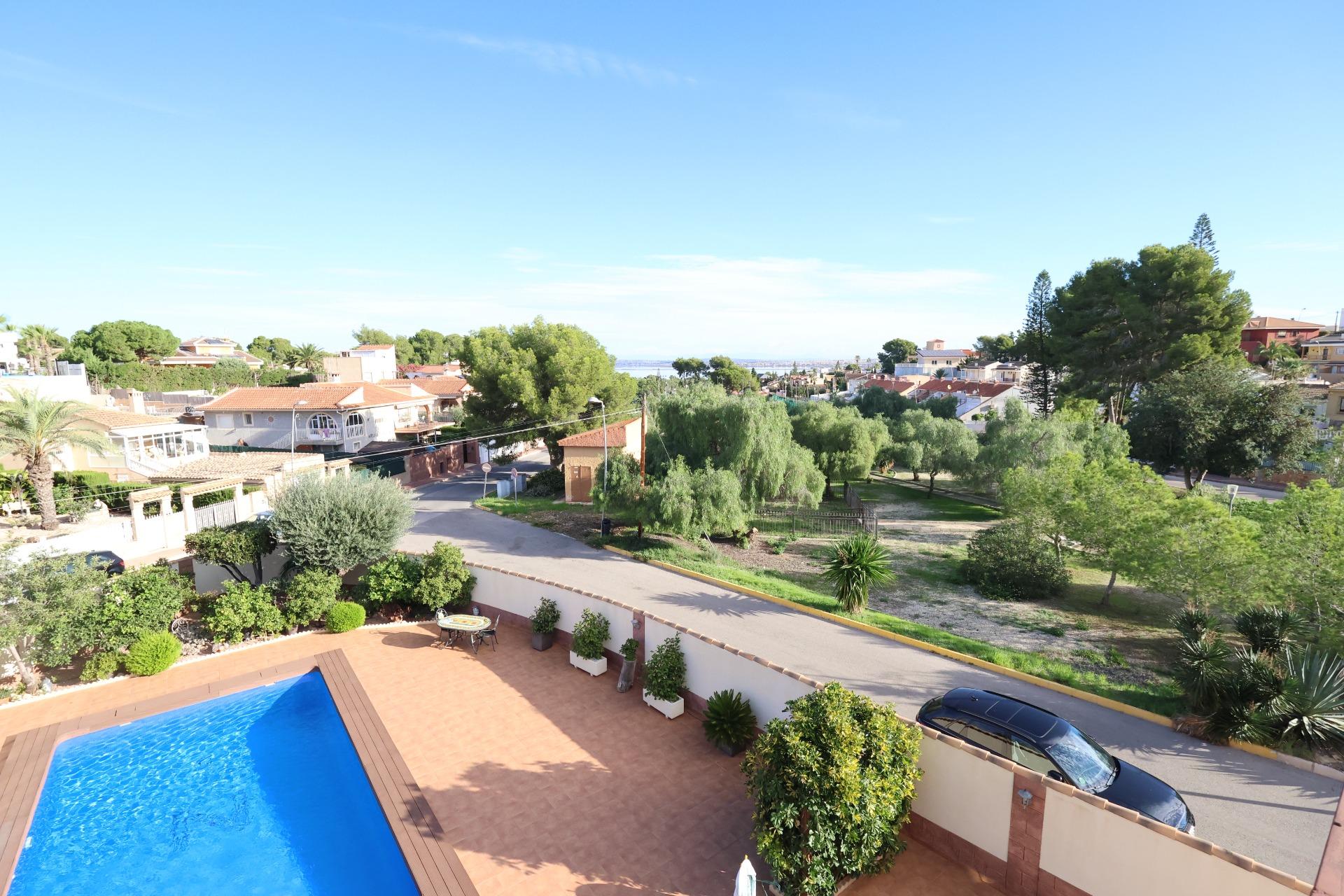 5-Bedroom Villa in Los Balcones - Los Altos del Edén, Torrevieja - Image 31