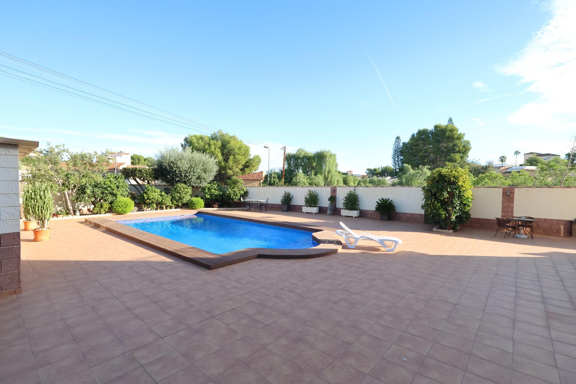 5-Bedroom Villa in Los Balcones - Los Altos del Edén, Torrevieja - Image 32