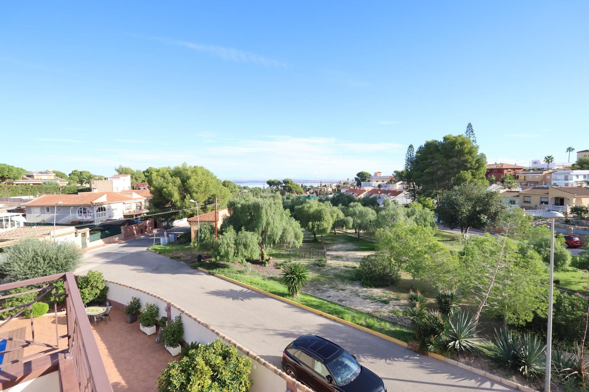 5-Bedroom Villa in Los Balcones - Los Altos del Edén, Torrevieja - Image 35